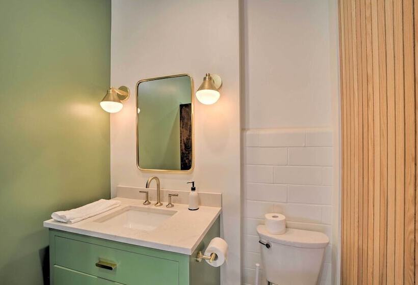 Modern Downtown Tulsa Friend Pad W/ Games!