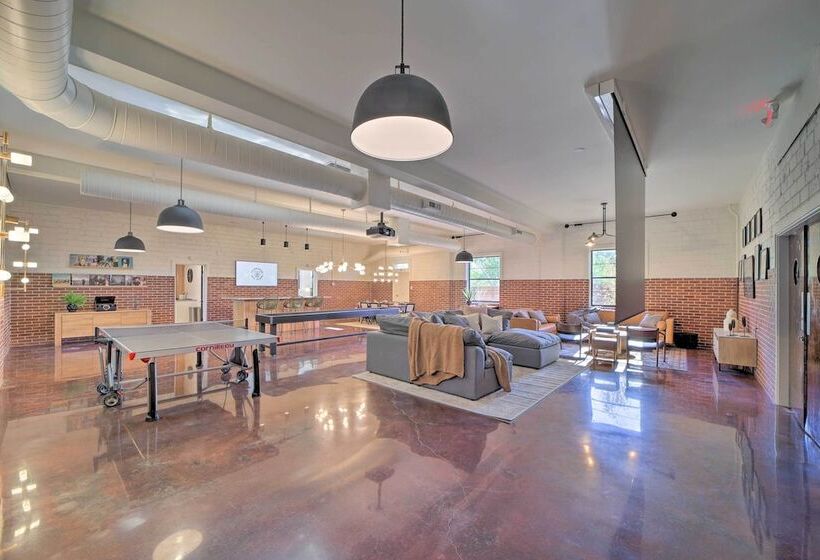 Modern Downtown Tulsa Friend Pad W/ Games!