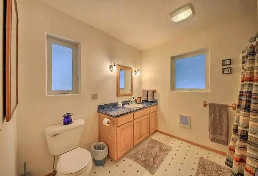 Montana Home On 5 Acres: Near Lake Koocanusa!