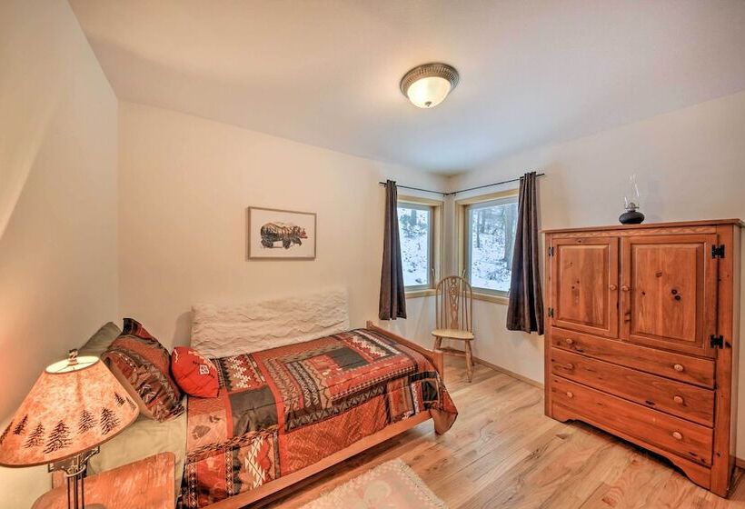 Montana Home On 5 Acres: Near Lake Koocanusa!