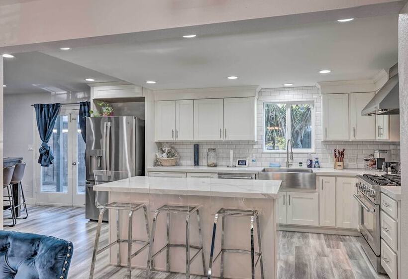 Modesto Home W/ Deck   2 Mi To Vintage Faire Mall