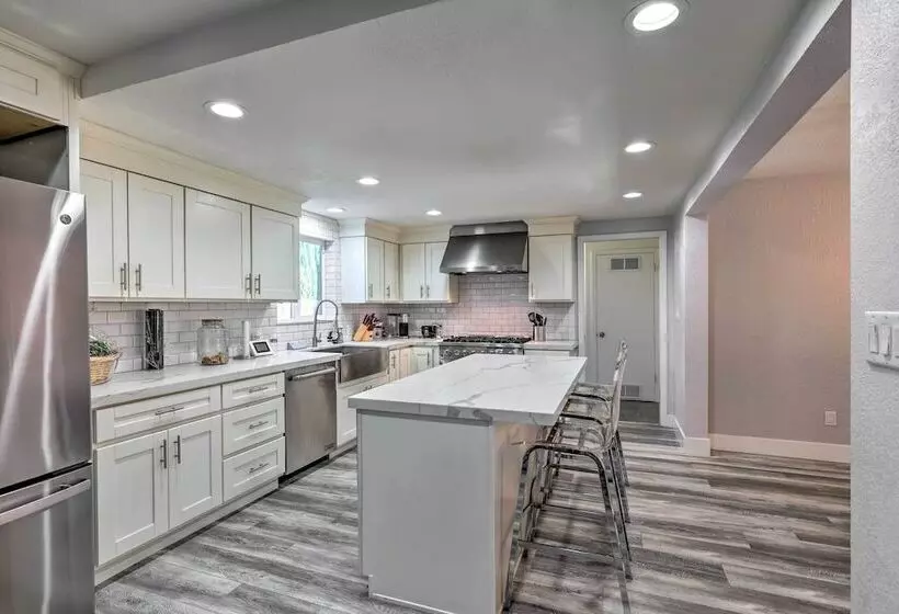 Modesto Home W/ Deck   2 Mi To Vintage Faire Mall