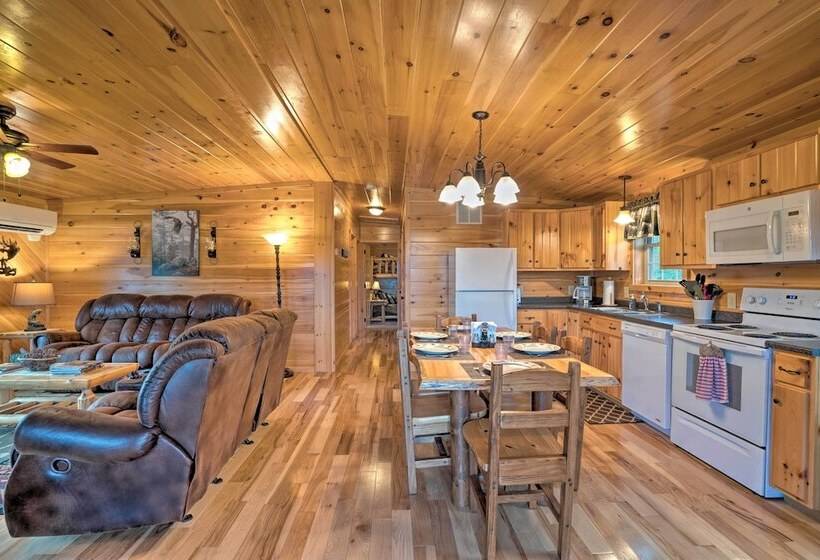 Rustic Benezette Cabin: Porch, Hot Tub & Fire Pit