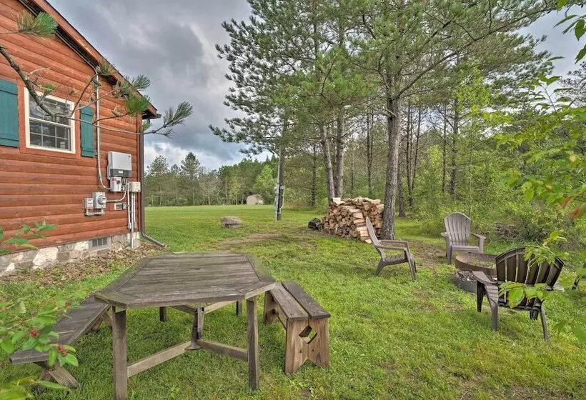 Rustic Benezette Cabin: Porch, Hot Tub & Fire Pit