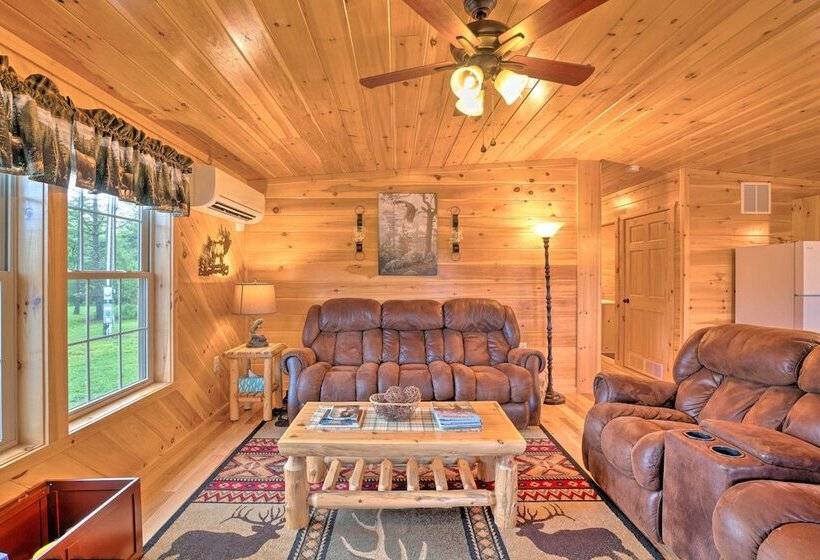 Rustic Benezette Cabin: Porch, Hot Tub & Fire Pit