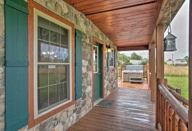 Rustic Benezette Cabin: Porch, Hot Tub & Fire Pit