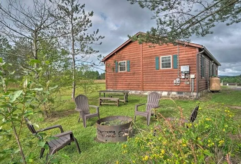 Rustic Benezette Cabin: Porch, Hot Tub & Fire Pit