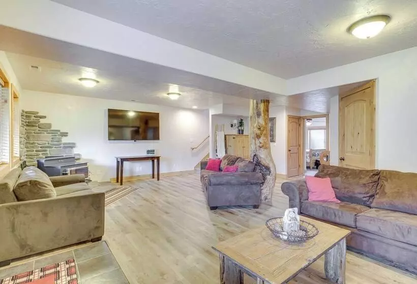 Rustic Sterling Cabin: Walk To Palisade Lake!