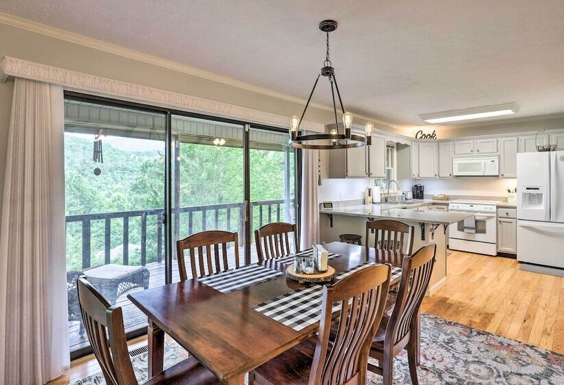 Scenic Smokies Cabin W/ Hot Tub In Golf Community!