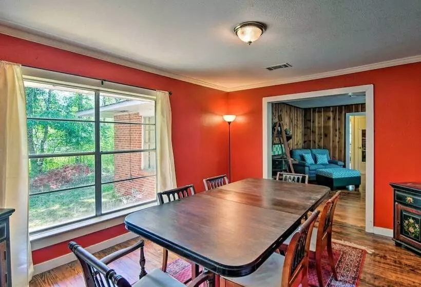 Secluded Baton Rouge Area Hideaway W/ Lawn!