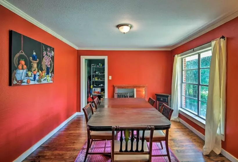 Secluded Baton Rouge Area Hideaway W/ Lawn!