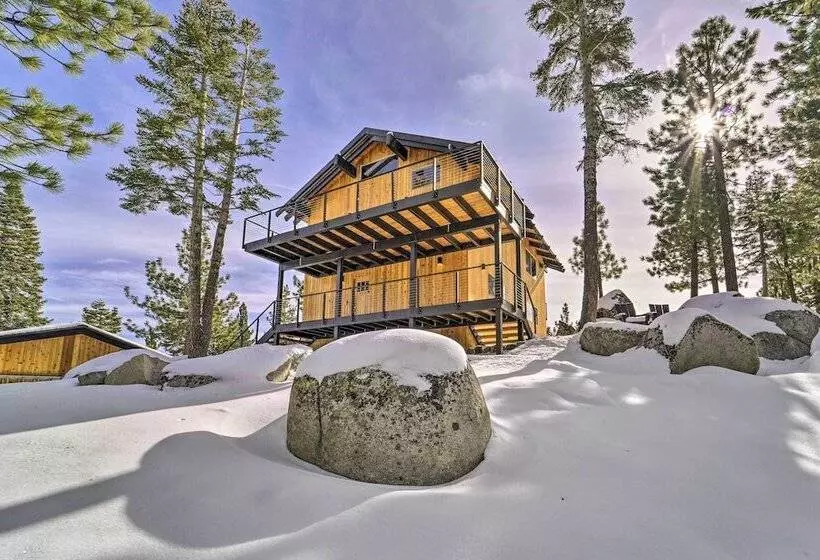 Secluded Mountain Cabin: Sweeping Lake Tahoe Views