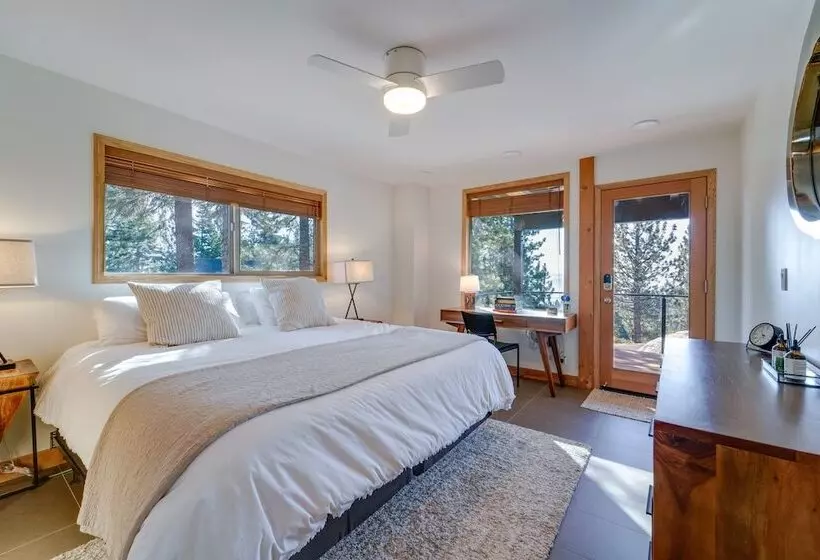 Secluded Mountain Cabin: Sweeping Lake Tahoe Views