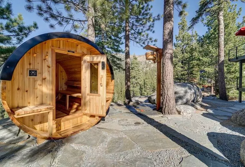 Secluded Mountain Cabin: Sweeping Lake Tahoe Views