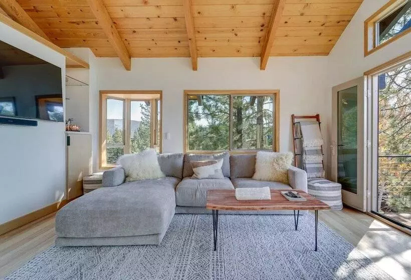 Secluded Mountain Cabin: Sweeping Lake Tahoe Views