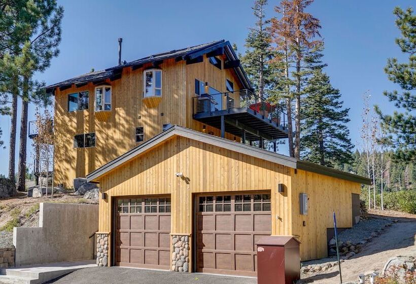 Secluded Mountain Cabin: Sweeping Lake Tahoe Views
