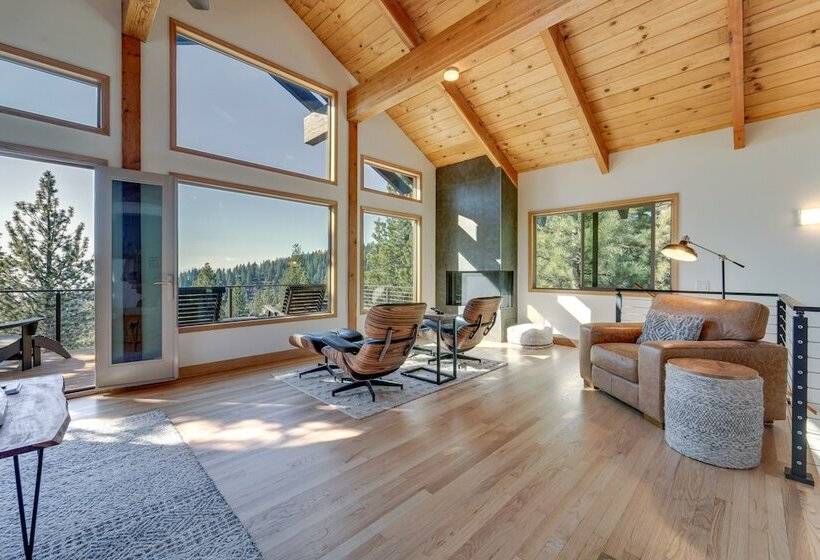 Secluded Mountain Cabin: Sweeping Lake Tahoe Views
