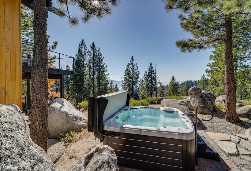 Secluded Mountain Cabin: Sweeping Lake Tahoe Views