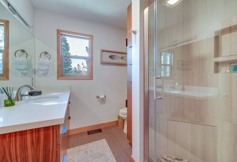 Secluded Mountain Cabin: Sweeping Lake Tahoe Views