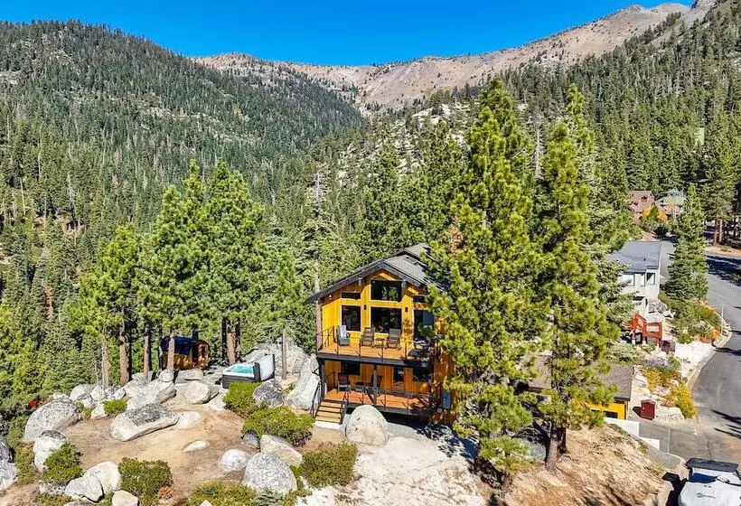 Secluded Mountain Cabin: Sweeping Lake Tahoe Views