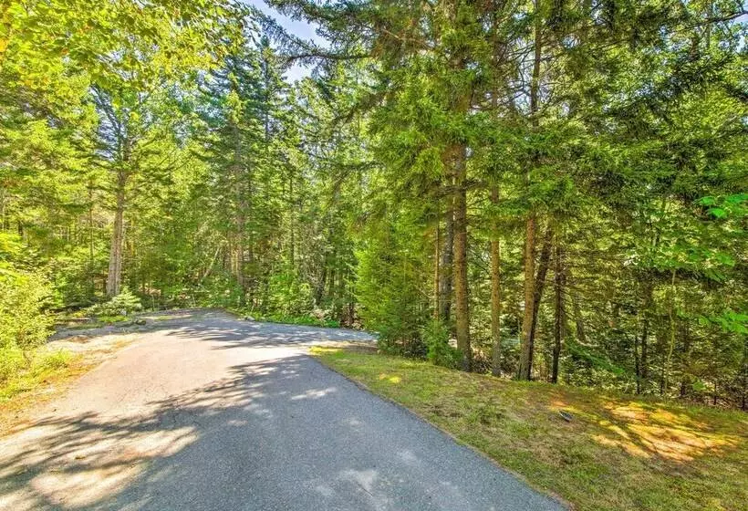 Spacious Down East Cabin W/ Deck + Views!