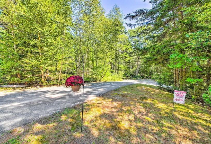 Spacious Down East Cabin W/ Deck + Views!