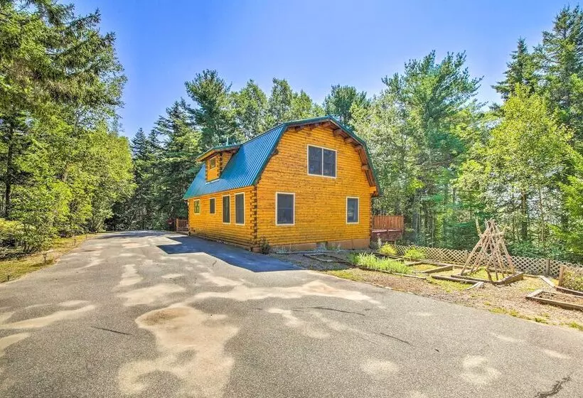 Spacious Down East Cabin W/ Deck + Views!