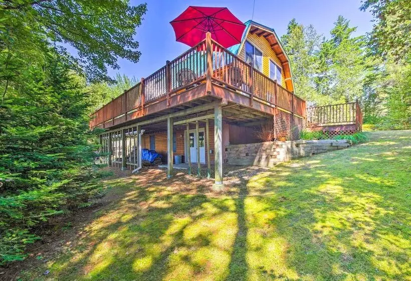 Spacious Down East Cabin W/ Deck + Views!