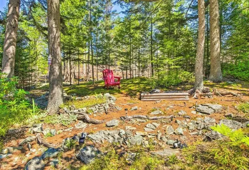 Spacious Down East Cabin W/ Deck + Views!