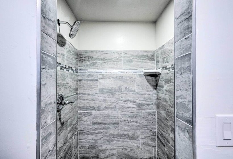 Spacious Gainesville Retreat W/ Backyard!