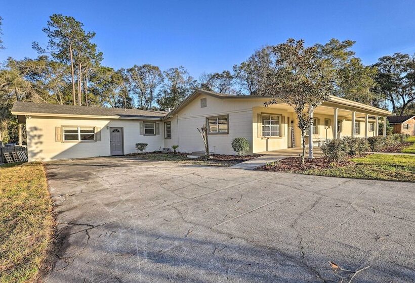 Spacious Gainesville Retreat W/ Backyard!