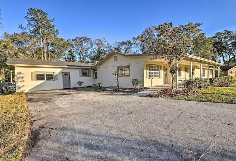 Spacious Gainesville Retreat W/ Backyard!