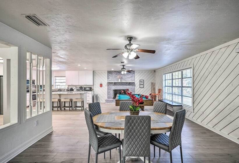 Spacious Gainesville Retreat W/ Backyard!