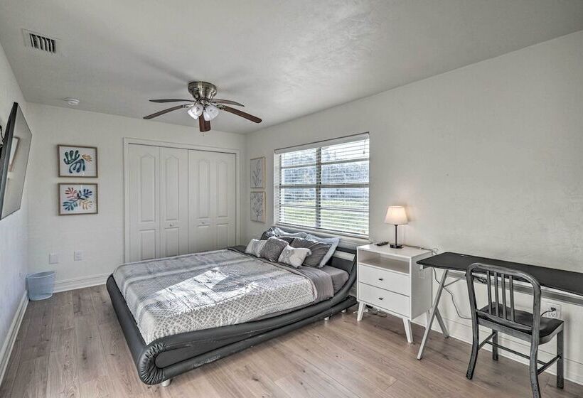 Spacious Gainesville Retreat W/ Backyard!