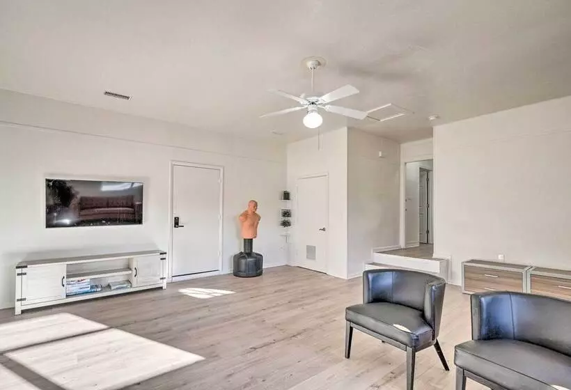 Spacious Gainesville Retreat W/ Backyard!