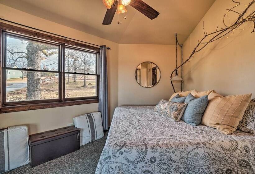 Sunset Bluff Treehouse : On Bull Shoals Lake!