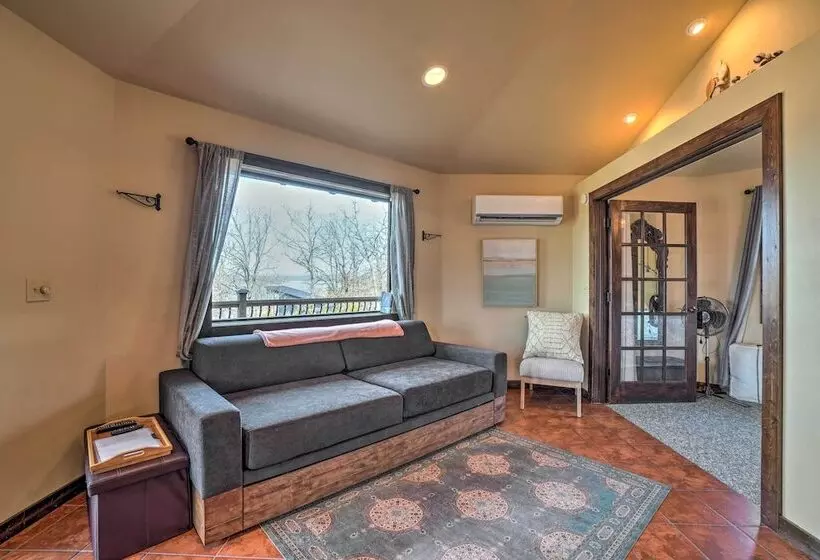 Sunset Bluff Treehouse : On Bull Shoals Lake!