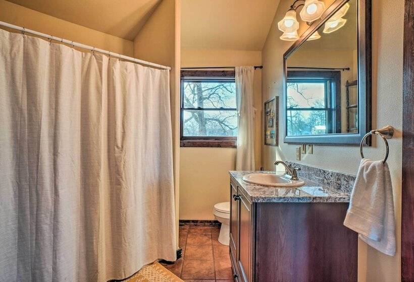 Sunset Bluff Treehouse : On Bull Shoals Lake!