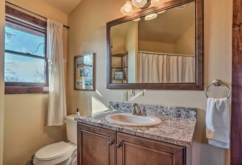 Sunset Bluff Treehouse : On Bull Shoals Lake!