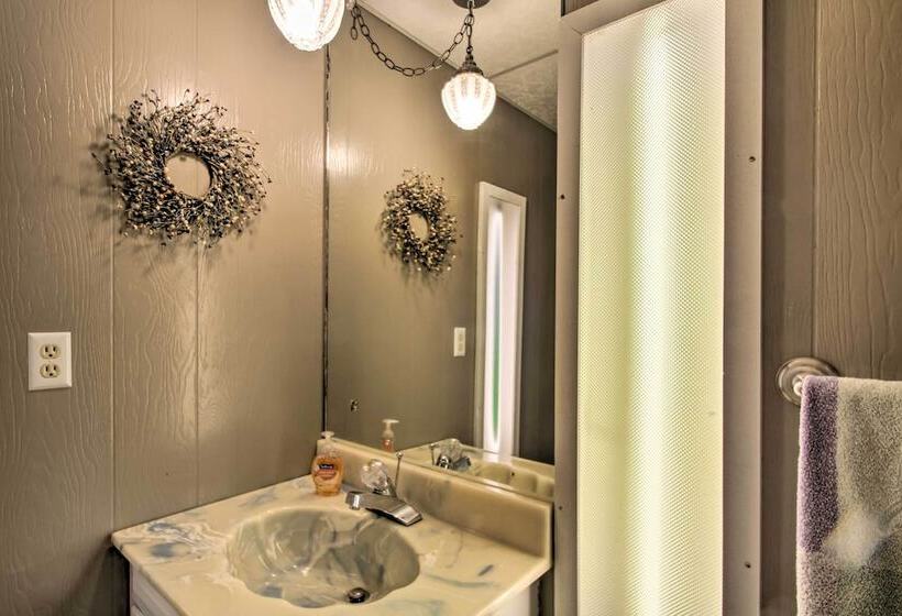 Swiss Style Chalet W/ Fireplace   Near Story Land!