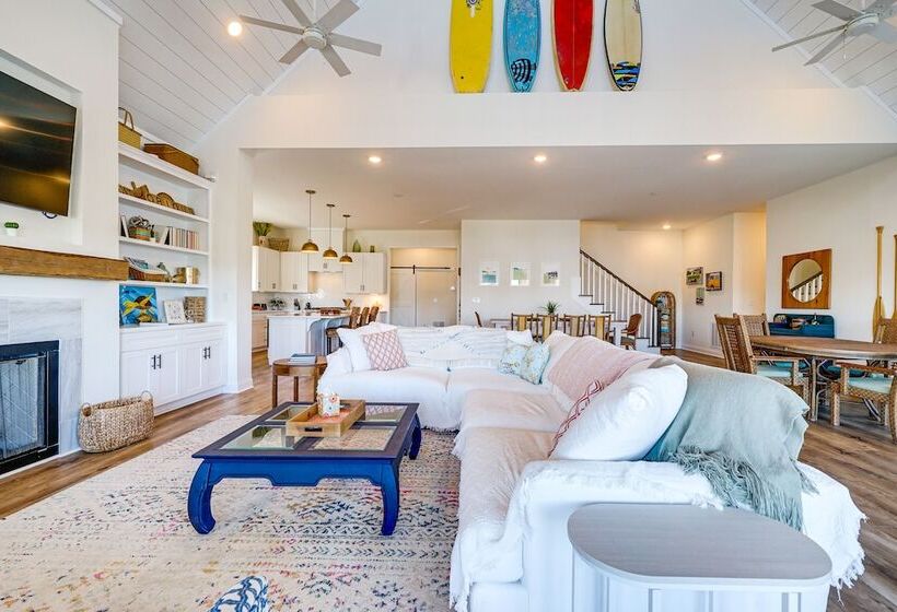 Upscale Oak Island Escape W/ 66 Ft Veranda!