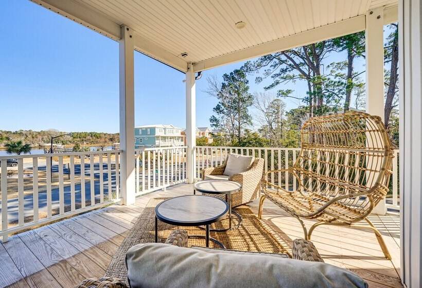 Upscale Oak Island Escape W/ 66 Ft Veranda!