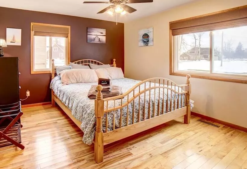 Waterfront Evart House On Chippewa Lake Channel