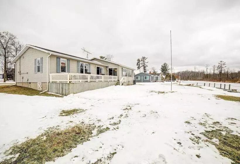 Waterfront Evart House On Chippewa Lake Channel