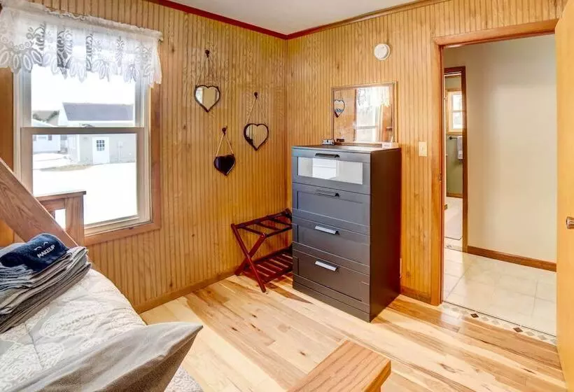 Waterfront Evart House On Chippewa Lake Channel