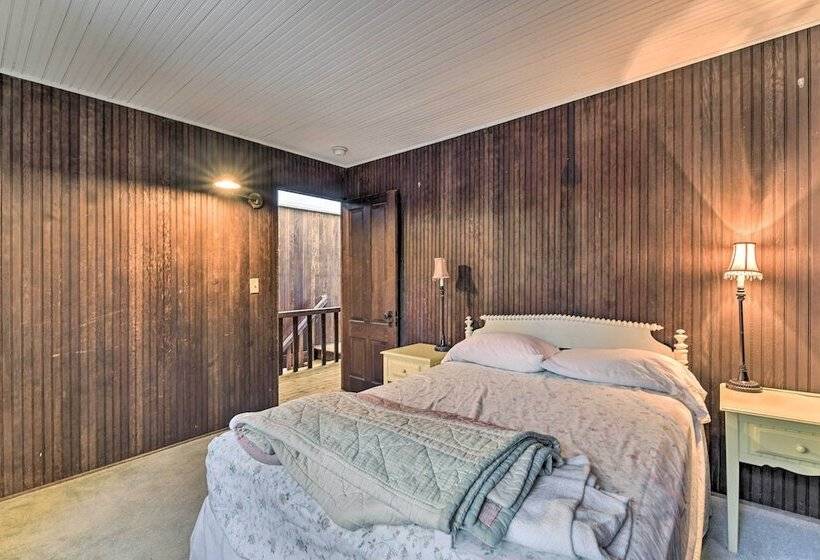 Waterfront Lake Champlain Vacation Rental!