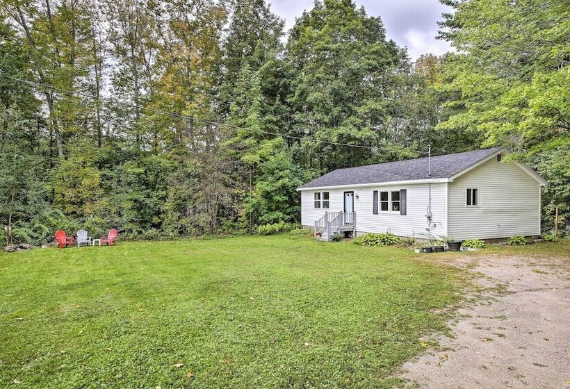 Woodsy Pittston Retreat Near Kennebec River!