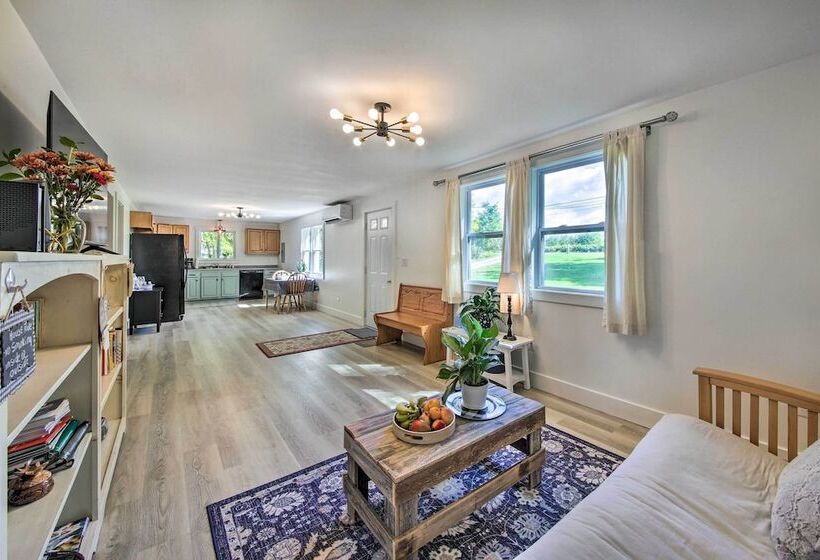 Woodsy Pittston Retreat Near Kennebec River!