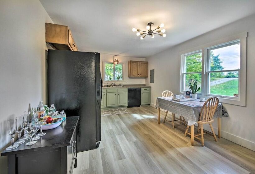 Woodsy Pittston Retreat Near Kennebec River!