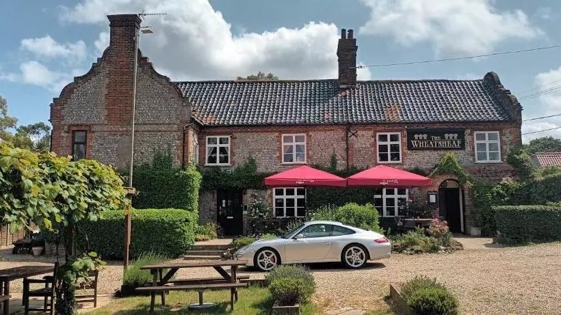 簡易ホテル The Wheatsheaf Pub West Beckham